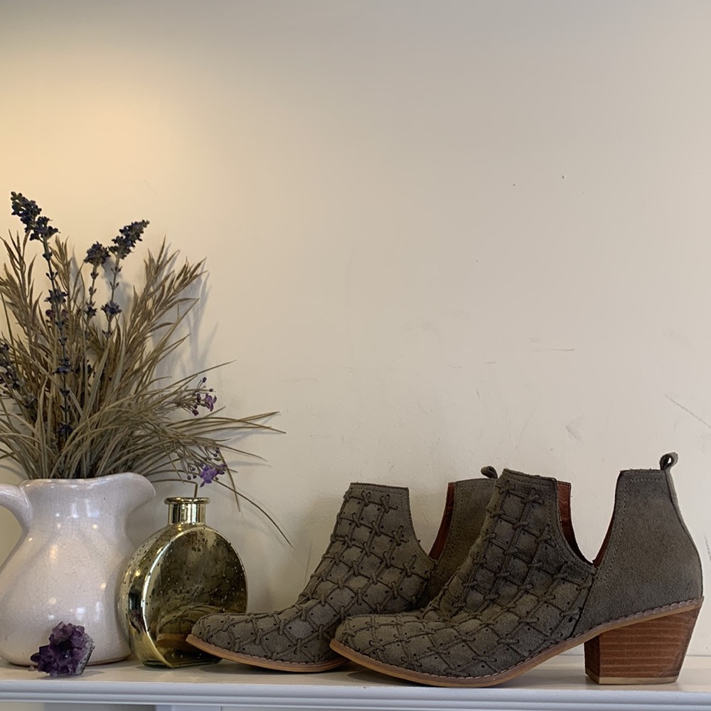 Mi.im leather cross olive booties